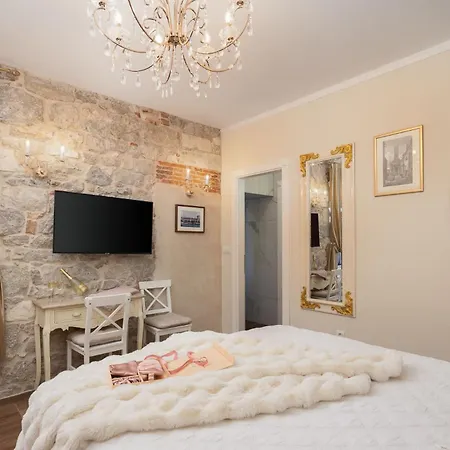 Luxury & - Riva & Sea View In Diocletian Palace 斯普利特