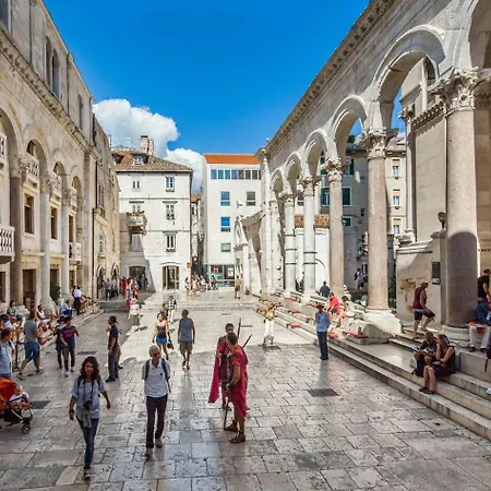 Luxury & - Riva & Sea View In Diocletian Palace 斯普利特