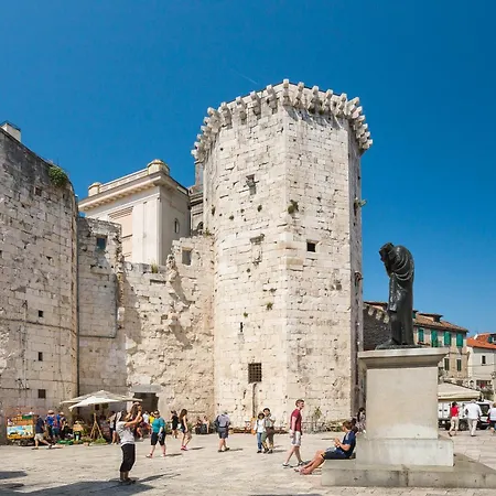Luxury & - Riva & Sea View In Diocletian Palace 招待所 *