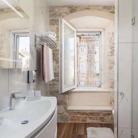 Gostinjska kuća Luxury & - Main Promenade, Sea & View In Diocletian Palace