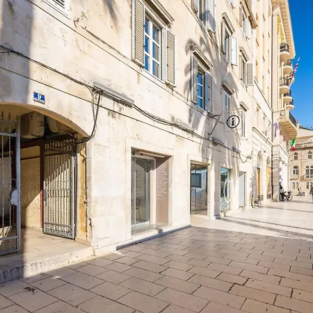 Gostinjska kuća Luxury & - Main Promenade, Sea & View In Diocletian Palace