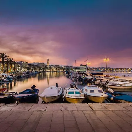 Luxury & - Main Promenade, Sea & View In Diocletian Palace Apartment Split