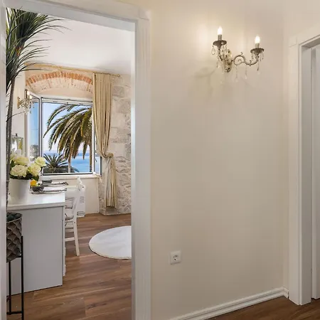 Luxury & - Main Promenade, Sea & View In Diocletian Palace Apartment Split