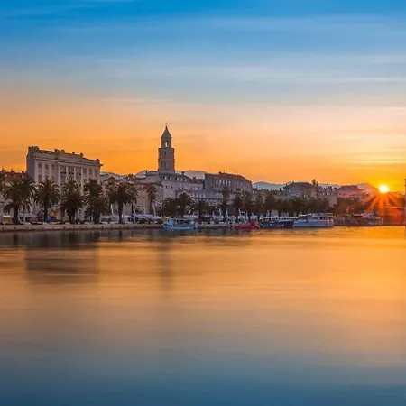Luxury & - Main Promenade, Sea & View In Diocletian Palace Apartment Split